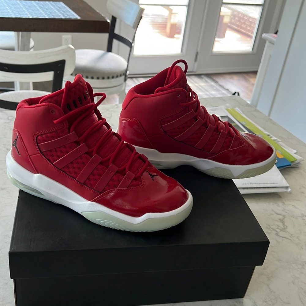 Jordan Max Aura (GS), size 5 youth color red with white bottoms.